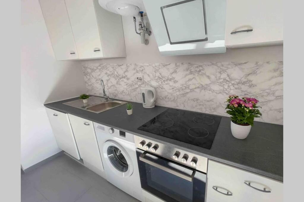 Apartamento Cosy Studio Near Central Station Viena Exterior foto